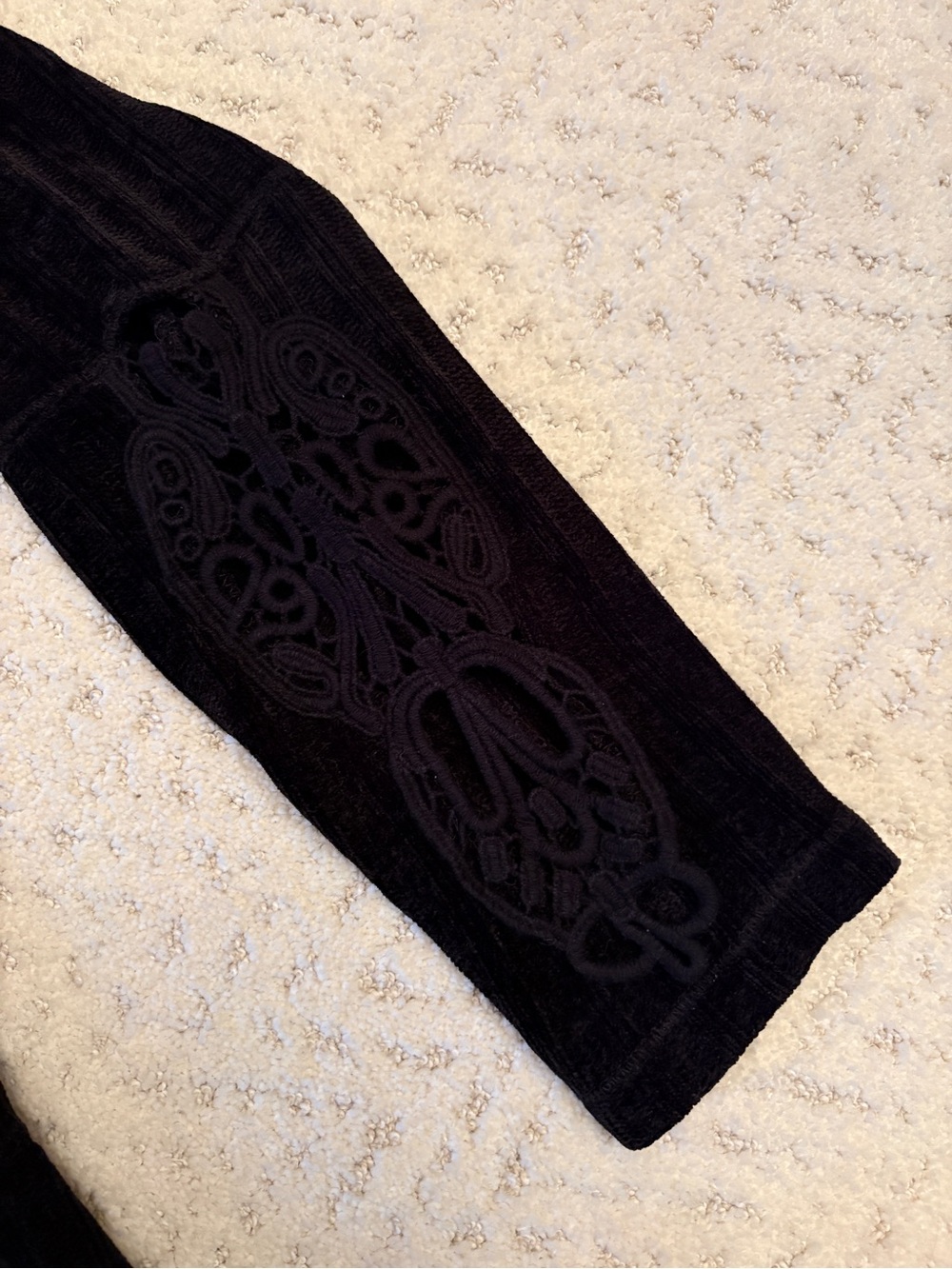 Knox Rose Black Chenille Sweater With Crochet Cut Out Sleeve Size XL Dark Boho - Picture 9 of 11
